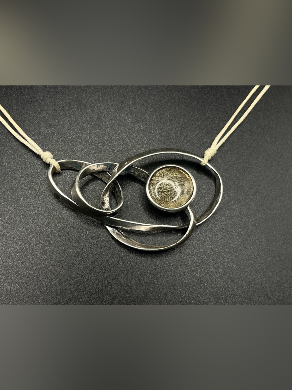 Retro Silver Hammered Loop Necklace with Gold-Toned Enamel Accent